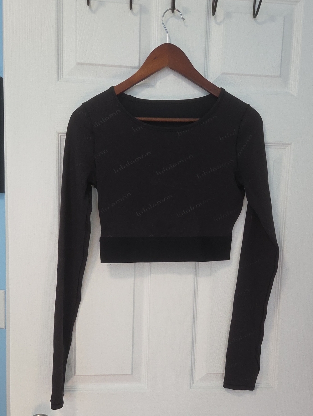 Lululemon Cropped Long Sleeve Logo Top